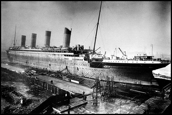 05-Titanic_under_construction