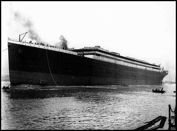 07-Titanic_launched_at_Belfast