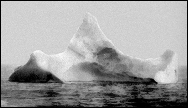 15-Titanic_iceberg