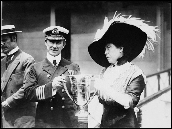 21-Molly_brown_rescue_award_titanic