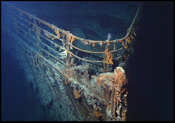 24-Titanic_wreck_bow